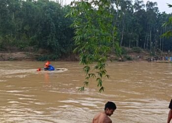 SDRF distributes relief items to flood affected