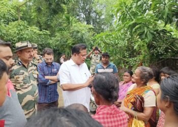 Mondal visits relief camps in Dalu, interacts with flood-hit people