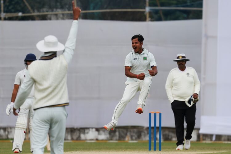 Ranji Trophy: Jammu & Kashmir take lead after 16 wickets fall on opening day