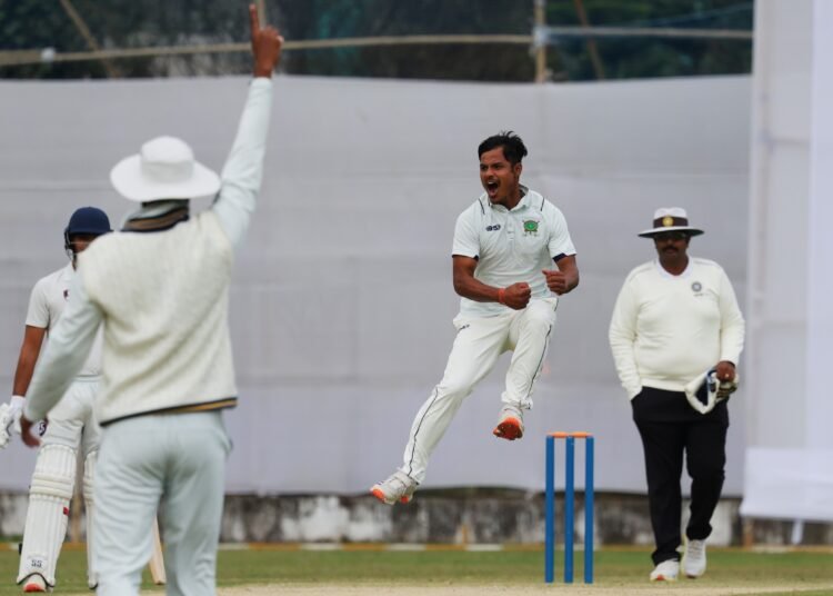 Ranji Trophy: Jammu & Kashmir take lead after 16 wickets fall on opening day