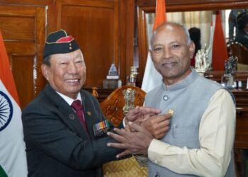 Guv urges citizens to contribute towards armed forces