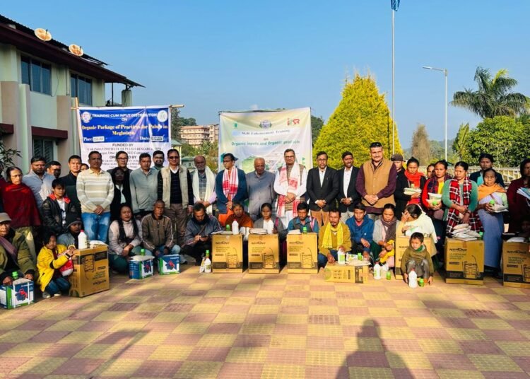 Agriculturists receive tools from Agricultural College