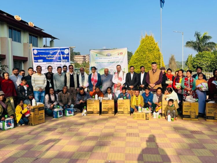 Agriculturists receive tools from Agricultural College