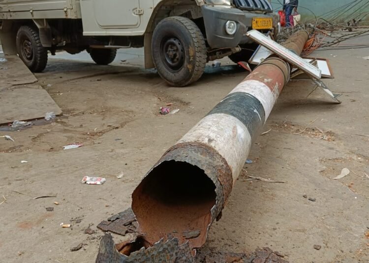 Electricity pole collapses, none hurt