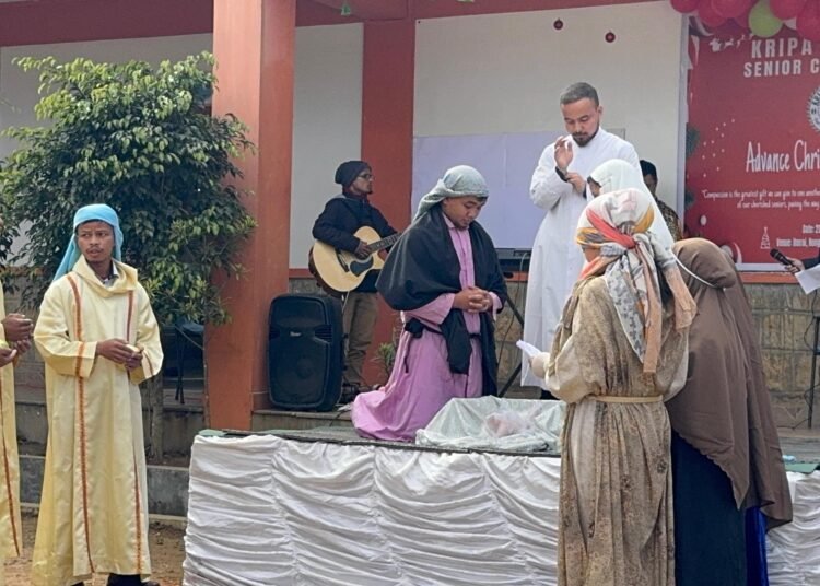 Senior citizens’ home celebrates pre-Christmas