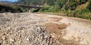 Myntdu choked by construction waste as orders repeatedly defied