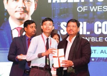 CM distributes learning tables to students