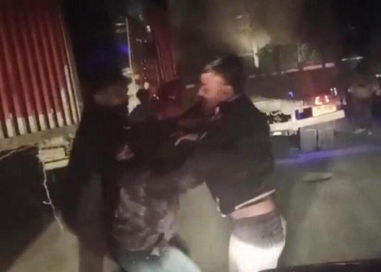 Traffic jam stress spills over on NH 6