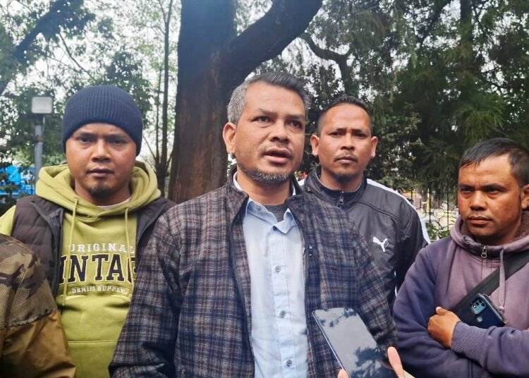 Cabbies seek action against bike rental