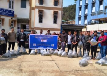 Farmers receive fish fingerlings at KVK’s training programme