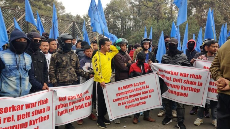 KSU holds surprise protest against MSIPF & railways; CM holds immediate talks