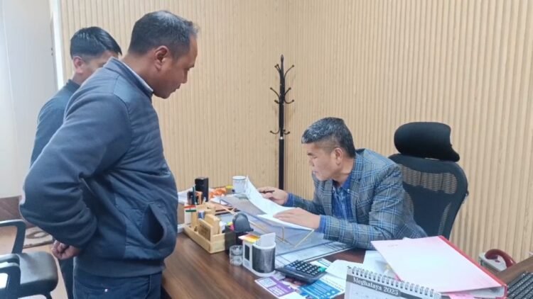 Extension of minimum wage to private workers suggested