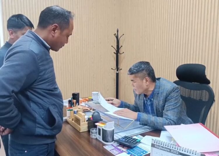 Extension of minimum wage to private workers suggested