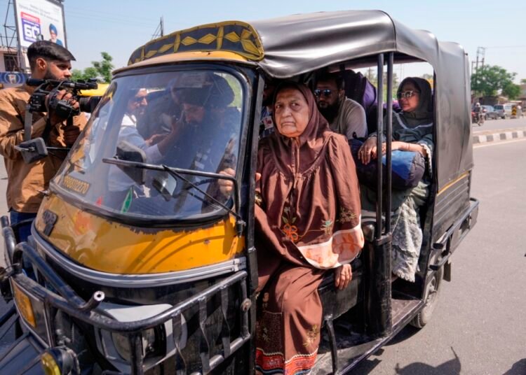 India revokes visas issued to Pakistani nationals; asks Indians to return home immediately