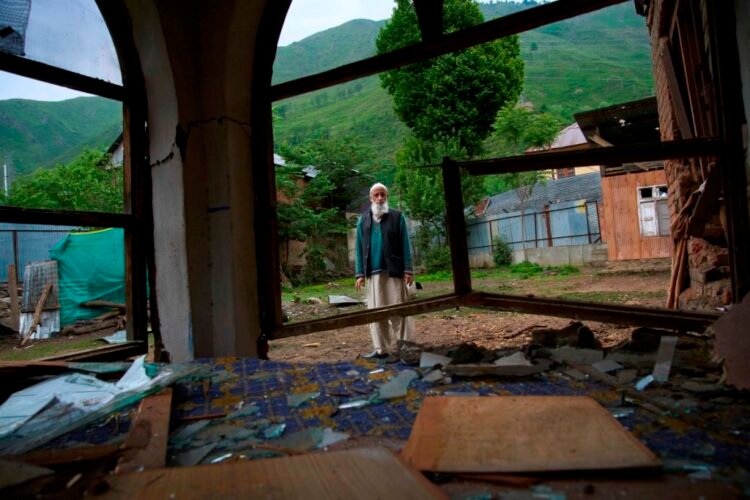 J-K: Residents from 3 border districts shifted to bunkers, other safe houses