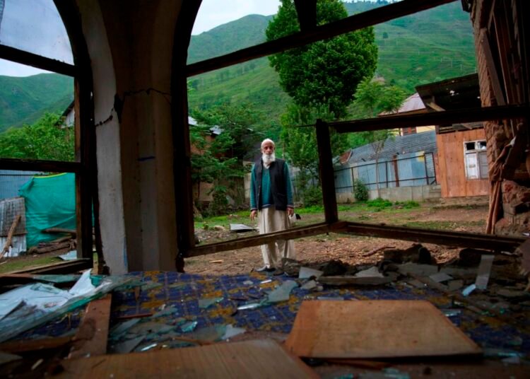 J-K: Residents from 3 border districts shifted to bunkers, other safe houses