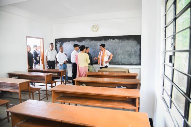 CM announces scheme for school building grant