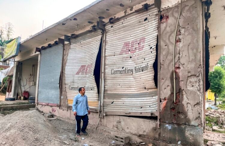 Pakistan Army pounds villages along LoC in J-K, 12 dead