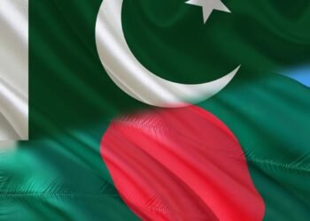 Pakistan’s FM holds telephone conversation with B’desh counterpart, briefs him on regional situation