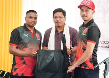 After impromptu cricket game CM hands kit to local clubs