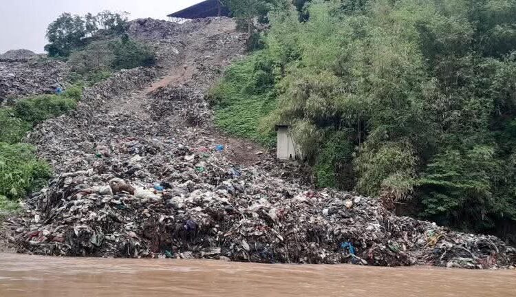 Garbage spill haunts Tura residents yet again