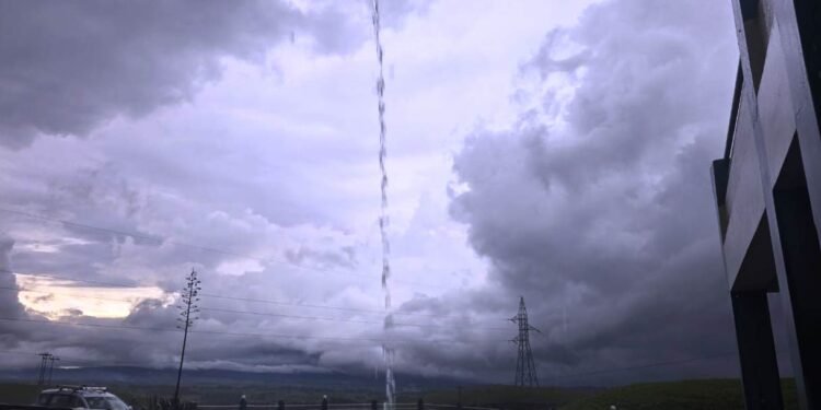 Heavy rain expected statewide today; Red alerts in 5 districts