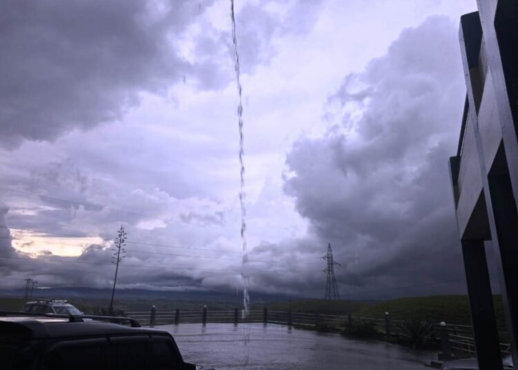 Heavy rain expected statewide today; Red alerts in 5 districts