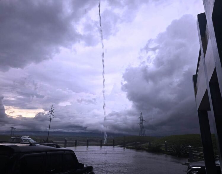 Heavy rain expected statewide today; Red alerts in 5 districts