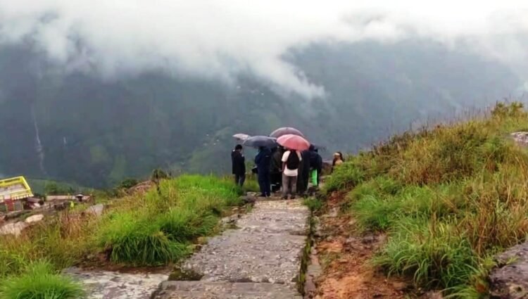Search for missing tourists continues; ‘slowness’ frustrating for family; media hype condemned