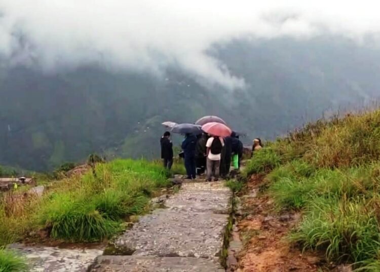 Search for missing tourists continues; ‘slowness’ frustrating for family; media hype condemned