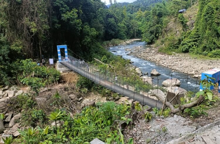 Suspension footbridge inaugurated over Amsngad River in Ratacherra
