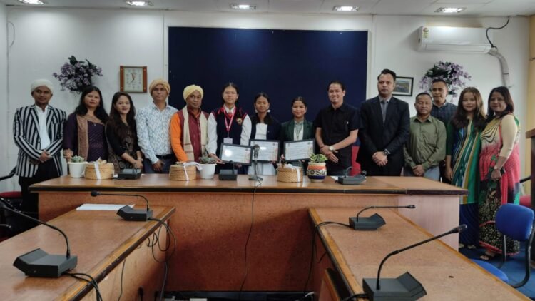 Behdienkhlam essay writing contest held