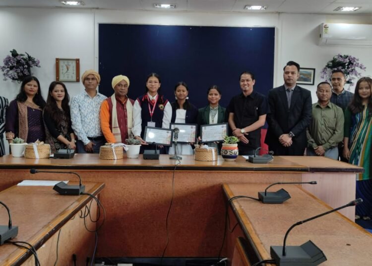 Behdienkhlam essay writing contest held