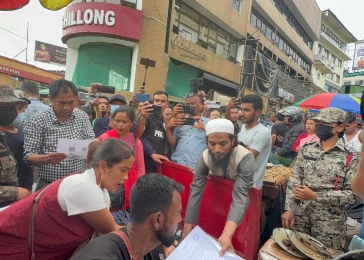 Shopkeepers oppose hawkers demand for MUDA parking lot top floor