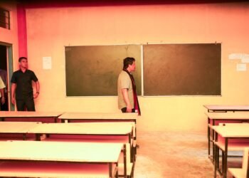 CM inaugurates school & office buildings in NGH