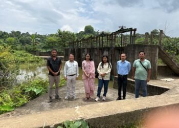 DC inspects water resource projects along Indo-Bangla border in SWGH