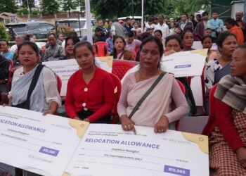 17 relocated vendors get Rs 10,000 allowance each