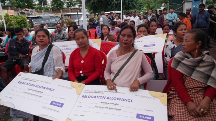 17 relocated vendors get Rs 10,000 allowance each