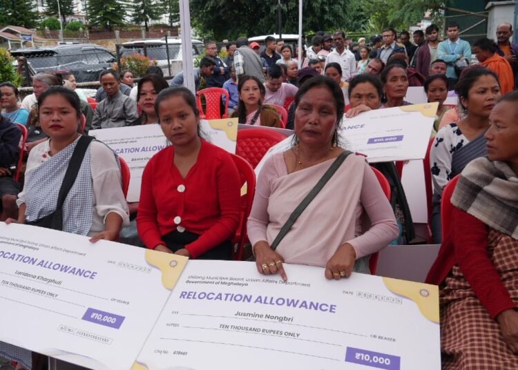 17 relocated vendors get Rs 10,000 allowance each