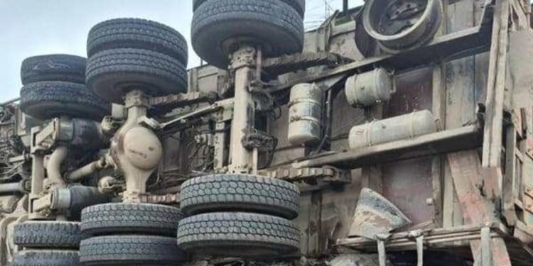 Truck topples onto van; 2 killed, including toddler, mother critical
