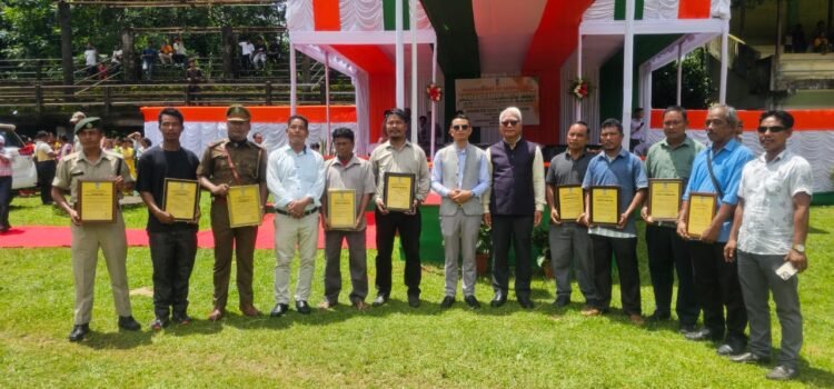 4 brave cops, BSF personnel felicitated