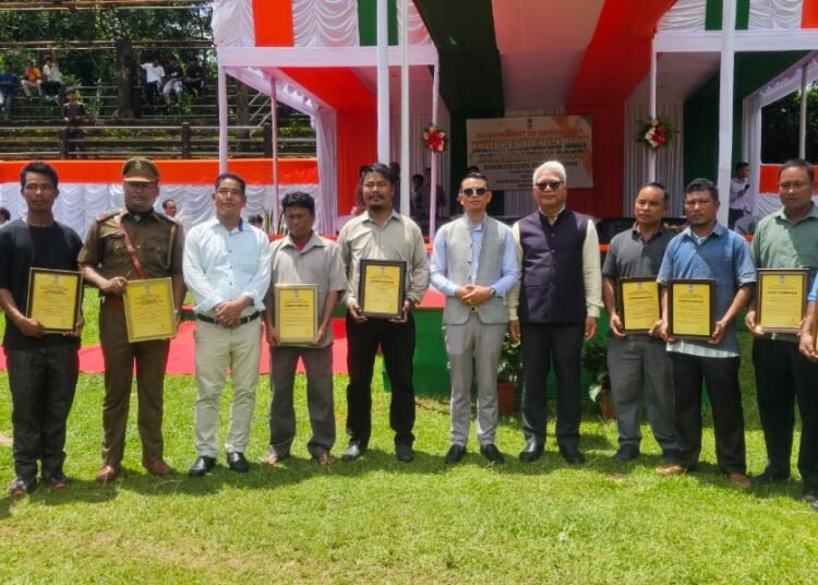 4 brave cops, BSF personnel felicitated