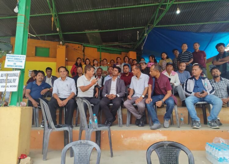 Mantri meets agitating ad-hoc teachers