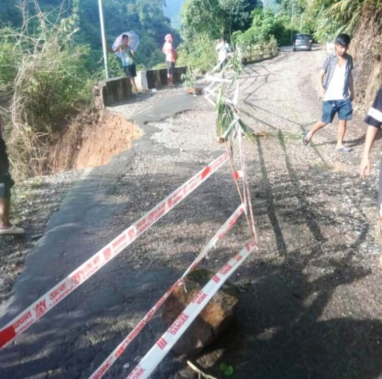Heavy vehicles banned from Lad Umsyiem to Dawki due to landslide