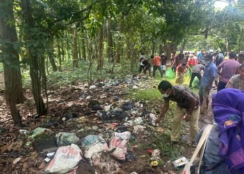 Residents unite for massive cleanliness drive along the Tura-Damalgre road