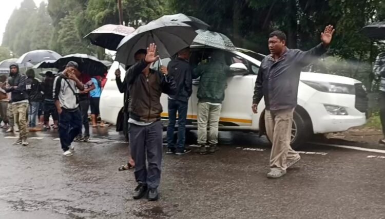 Tourist taxi association launches agitation against outside vehicles