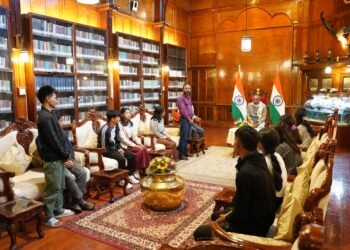 Guv sends off first batch of student trainers for skill programme