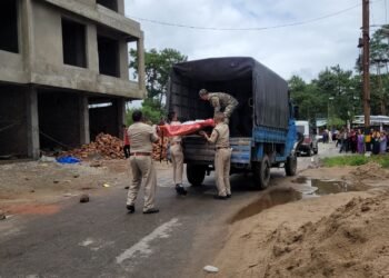 17-year-old dies in suspected fall from building