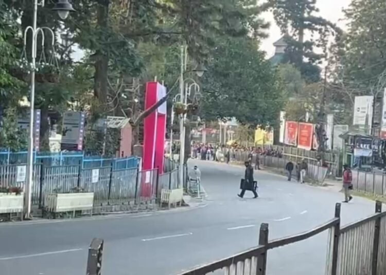 Unclaimed bag of clothes trigger bomb-scare