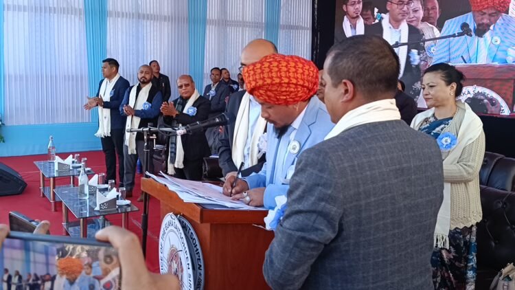 Elaka Saitsohpen gets back 128 acres land from Govt